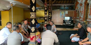 Sambang, Kapolsek Bebandem Beserta Anggota Kunjungi Tokoh Adat Desa Budakeling