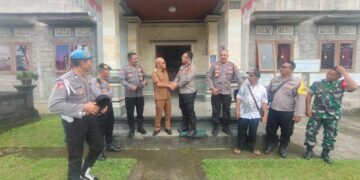 Jalin Silaturahmi Kapolsek Gianyar Sambangi Perbekel Petak Kaja