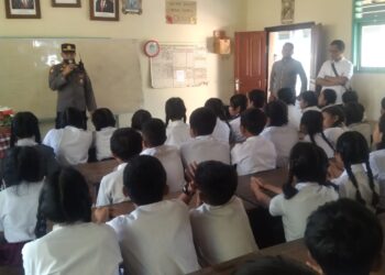 Polisi Sahabat Sekolah, Kapolsek Payangan Sambangi SDN 4 Puhu