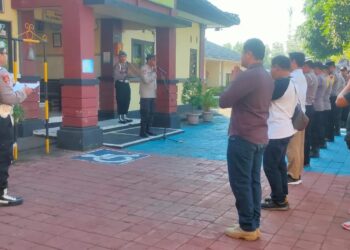Waka Polsek Kubu Pimpin Giat Apel Pagi Rutin dan Sampaikan Arahanan Terkait Pelaksanaan Tugas
