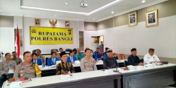 Polres Bangli Zoom Meeting Dialog Penguatan Internal Polri dengan Tema Hoegeng Keteladanan Melintasi Zaman
