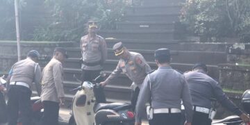 Kapolres Gianyar Pimpin Langsung Operasi Penertiban Parkir Hari Keempat di Ubud