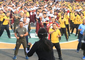 Tingkatkan Sinergitas, Polda Jatim dan Seluruh Jajaran Gelar Olahraga Bersama TNI