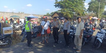 Polsek Sukawati Amankan Giat Banyu Pinaruh Dipantai Purnama