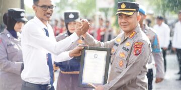 Bentuk Kemitraan, TRC PPA Berikan Penghargaan Kepada Kapolresta Banda Aceh dan Anggota