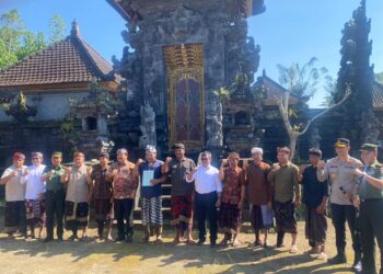Personil Polsek Bangli Laksanakan Pengamanan Kunjungan Kerja Menteri ATR/BPN di Desa Pengotan Bangli