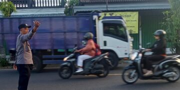 Bentuk Implementasi Commander Wish Kapolda Bali, Polsek Gianyar Laksanakan Pengaturan Lalulintas