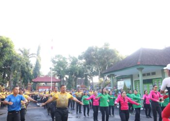 Peringati Hari Bhayangkara ke-77, Polres Gianyar dan Kodim 1616 Olahraga Bersama