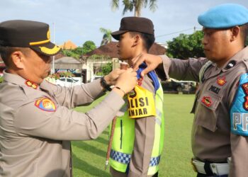 Kapolres Gianyar Pimpin Apel Pengukuhan Polisi Banjar (RW) Polres Gianyar