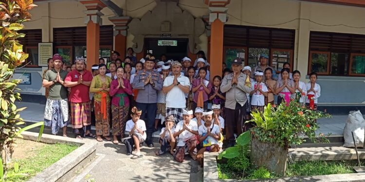 “Polisi Sahabat Sekolah” Kapolsek Payangan Laksanakan Giat Binluh di SDN 3 Kelusa
