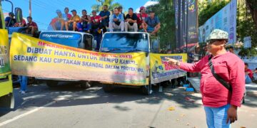 Protes Terhadap Pelaksanaan Perbup, PETAWANGI Geruduk Kantor Bupati Banyuwangi