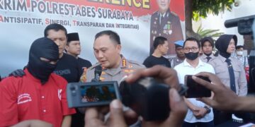 Kanit Resmob Bersama Satreskrim Polrestabes Surabaya Ungkap Kasus Dugaan Pembunuhan Berencana