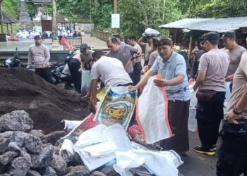 Bhakti Sosial Polsek Abang Dalam Rangka Hari Bhayangkara ke 77