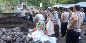 Bhakti Sosial Polsek Abang Dalam Rangka Hari Bhayangkara ke 77