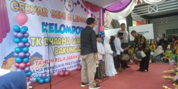 Santunan Anak Yatim dan Gebyar Seni Warnai Lepas Pamit TK Dharma Wanita 34 Bakungan
