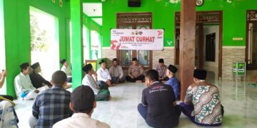 Dengar Aspirasi Masyarakat, Kapolsek Kenduruan Polres Tuban Gelar Jum’at Curhat di Desa Bendonglateng