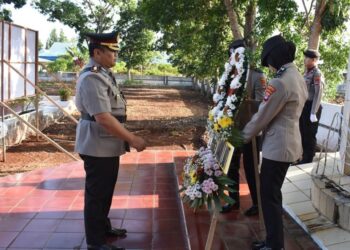 Kapolres Tanah Laut Bersama Rombongan Ziarah Ke Makam Pahlawan Bumi Tuntung Pandang