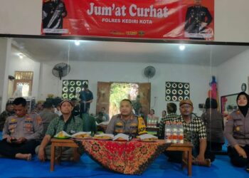 Melalui Program Jum’at Curhat, Kapolres Kediri Kota Berikan Edukasi Bahaya Paham Radikalime