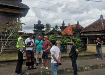 Personil Ops Nusa Agung Polres Bangli Sambangi Pura Kehen