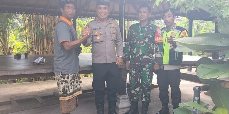 Sinergi dengan Babinsa dan Pecalang, Bhabinkamtibmas Sidan Berikan Pelayanan Kepada Warga Binaan