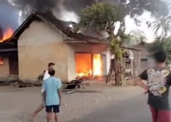 Na’as..! Diduga Konsleting Listrik, Rumah Toko di Bangorejo Ludes di Lalap Api