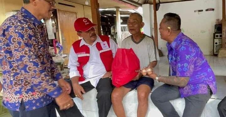 PMI Klungkung Bagikan Sembako Bagi Lansia, ODGJ dan Disabilitas
