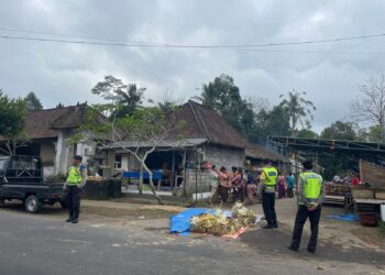 Perwira Pengendali Polsek Bangli bersama Anggota Patroli Dialogis Sambangi Kegiatan Masyarakat