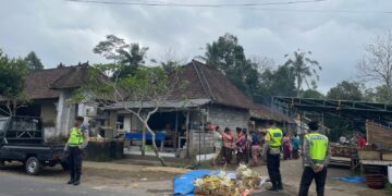 Perwira Pengendali Polsek Bangli bersama Anggota Patroli Dialogis Sambangi Kegiatan Masyarakat