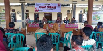 Dalam Rangka Hari Bhayangkara ke77, Kapolsek Kenduruan Polres Tuban Menggelar Jum’at Curhat di Desa Jamprong.