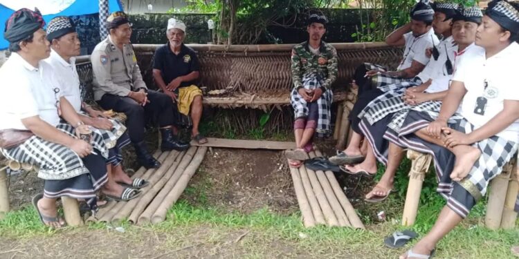 Bhabinkamtibmas Sambangi Warga Dialogis Kamtibmas Cegah Gangguan Kamtibmas