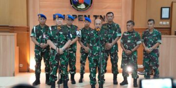 TNI Copot Banner Capres Ganjar Pranowo
