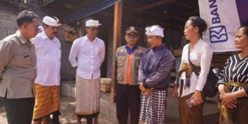 Wabup Kasta Tinjau Lokasi Kebakaran Gudang Penek di Desa Nyalian
