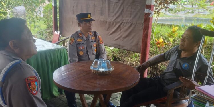 Program Jumat Curhat Polsek Abang Sambangi Desa Ababi Berbincang dengan Pengelola Baja Tani