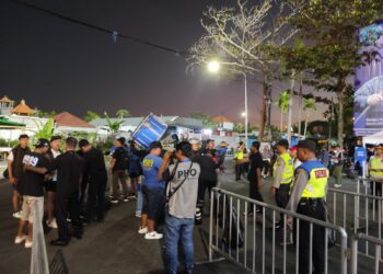 Pengamanan Pertandingan Sepak Bola BRI Liga 1 Musim Kompetisi 2023/2024 Antara Bali United FC. Vs Arema FC