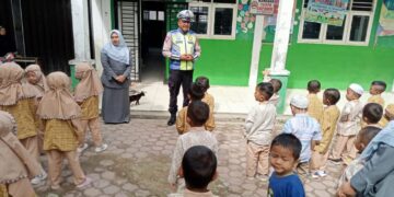 Perduli Pendidikan Anak Usia Dini, Ini yang Dilakukan Aipda Indra Personil Sat Lantas Polres Madina
