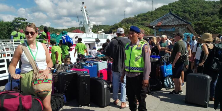 Sat Polairud Polres Karangasem Amankan Aktivitas Fast Boat di Dermaga Padangbai