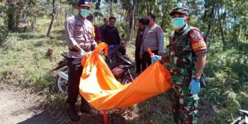 Kapolsek Kubu Pimpin Anggota Datangi TKP Penemuan Mayat Mengering di Lereng Bukit Gunung Agung Aliran Sungai Tukad Bias