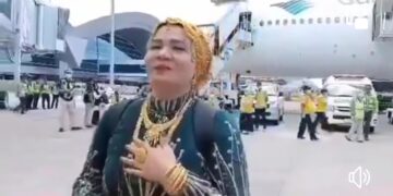 Jamaah Haji Asal Makassar Ini Hebohkan Publik, Tiba di Indonesia dengan Emas 180 Gram..!!