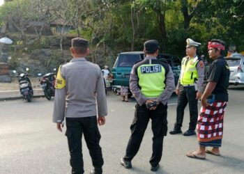 Polres Jembrana PAM Prosesi Giat Persembahyangan Umat Hindu di Hari Raya Galungan