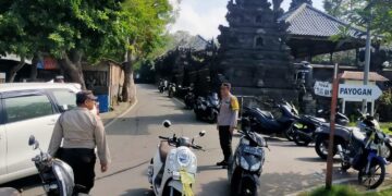 Polsek Padangbai PAM Kegiatan Sembahyang di Pura Silayukti Dalam Rangka Hari Raya Galungan
