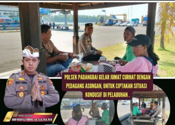 Jum’at Curhat Kapolsek Padangbai Sasar Pedagang Asongan di Pelabuhan Padangbai