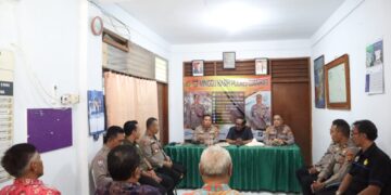 Minggu Kasih, Kapolres Gianyar Kunjungi Gereja Ebenhaizer