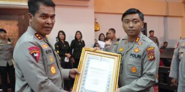 Kapolres Jembrana Terima Piagam Penghargaan Polres Terbaik Jajaran Polda Bali dalam Pelaksanaan Quick Wins Presisi 2022/2023