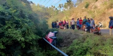Berniat ke Sekolah Membawa Nissan Juke Gadis 18 th Terperosok ke Dalam Parit Sedalam 2 Meter