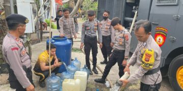 Satuan Samapta Polres Jembrana Luncurkan Program Bantuan Air Bersih di Lingkungan Dewasana