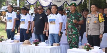 Kapolres Jembrana Memimpin Kerja Bhakti Bersih Sungai Ijo Gading dalam Rangka Peringatan HUT Kemerdekaan RI ke-78