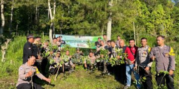 Polsek Rendang dan Bhayangkari Lestarikan Alam Peduli Lingkungan Dengan Melaksanakan Penghijauan