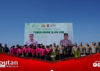 Polri Lestarikan Negeri, Penanaman Pohon Sejak Dini, Kapolda Bali Bersama Bhayangkari Tanam Pohon di Pantai Sanur