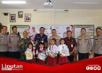 Biro SDM Polda Bali Mengunjungi Sekolah Dasar Dalam Rangka Polri Peduli Budaya Literasi