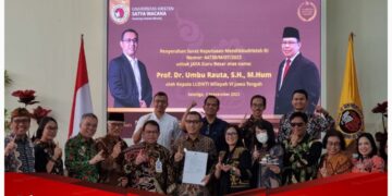 Umbu Rauta Terima SK Mendikbudristek sebagai Guru Besar UKSW Salatiga